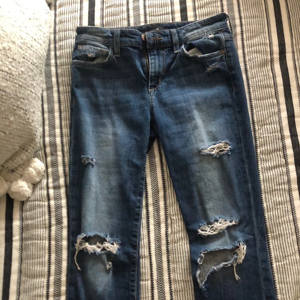 Joe’s Mid-rise distressed skinny jean size 26